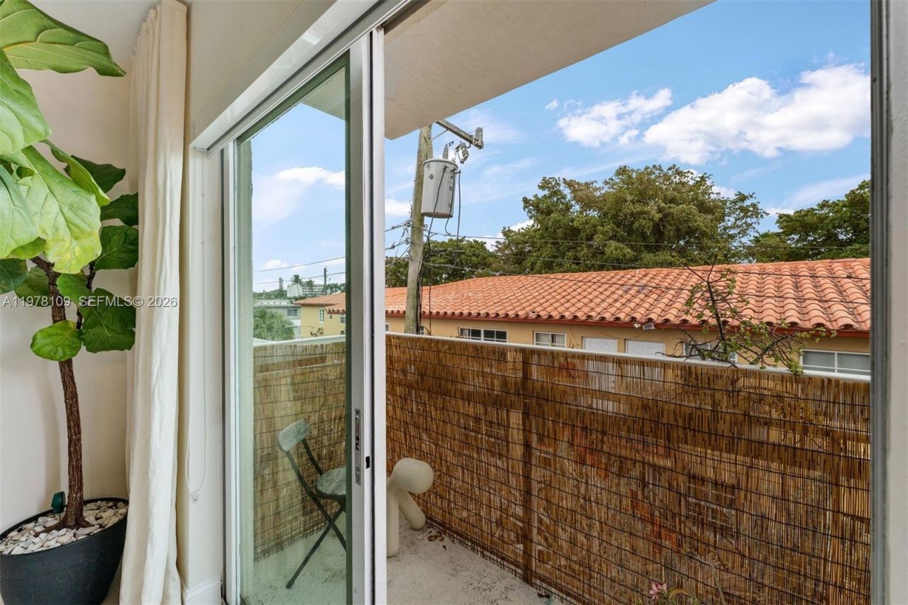 630 85th St, Unit 205, Miami Beach, FL 33141 Photo