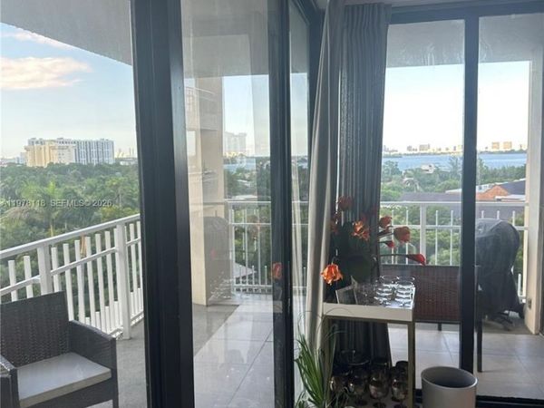 1000 Quayside Ter , Unit 905, Miami, FL 33138
