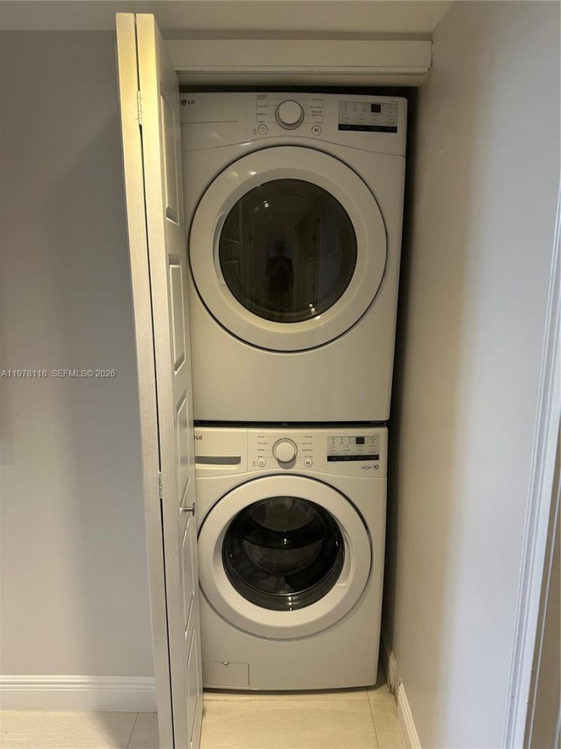 1000 Quayside Ter , Unit 905, Miami, FL 33138 Photo