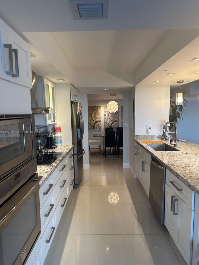 1000 Quayside Ter , Unit 905, Miami, FL 33138 Photo