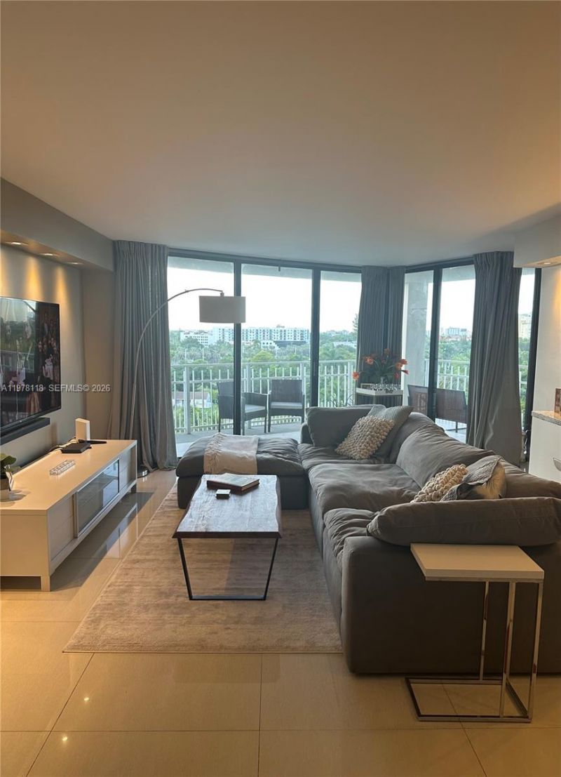 1000 Quayside Ter , Unit 905, Miami, FL 33138 Photo