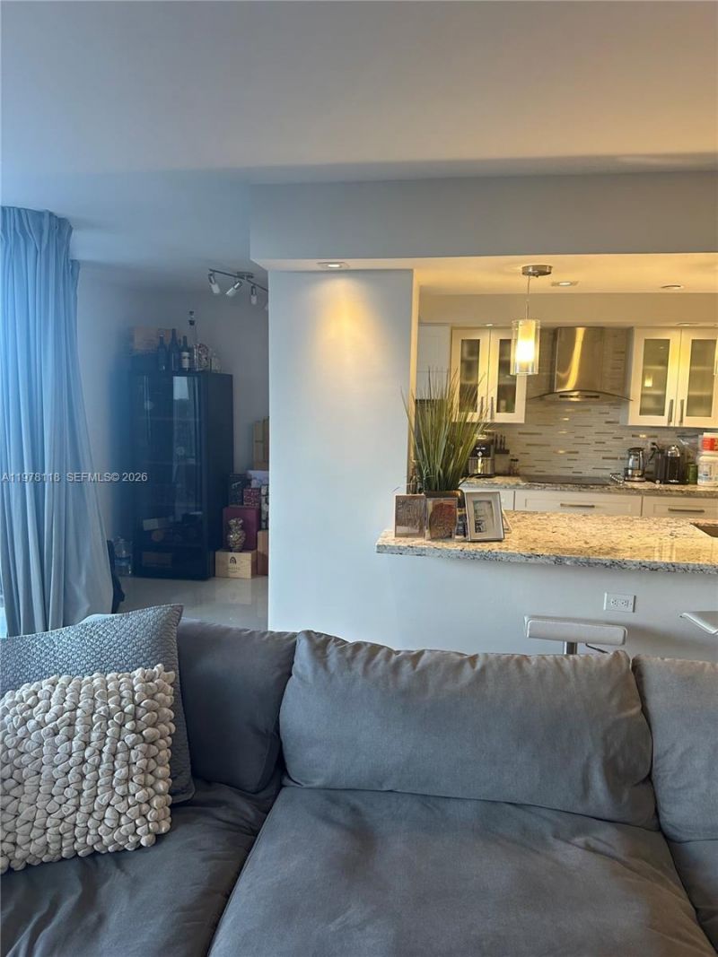 1000 Quayside Ter , Unit 905, Miami, FL 33138 Photo