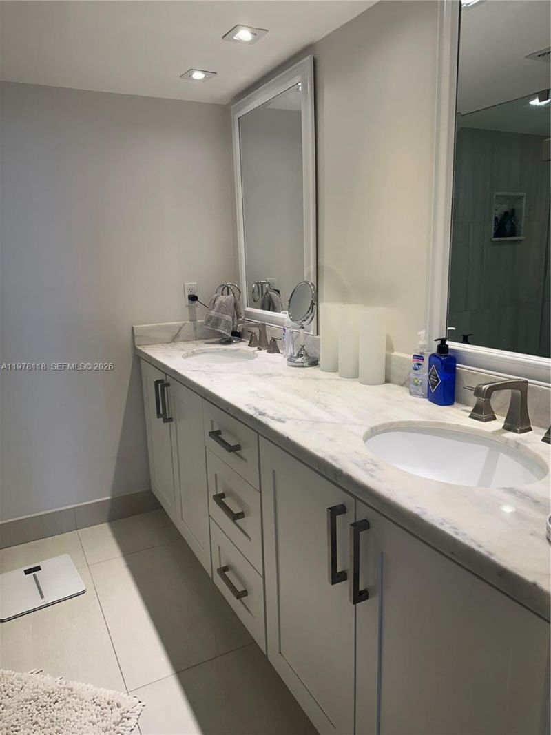 1000 Quayside Ter , Unit 905, Miami, FL 33138 Photo