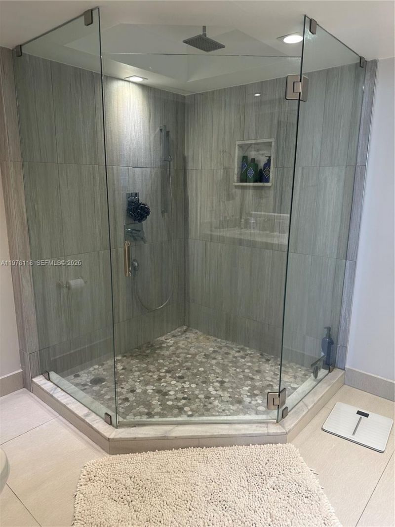 1000 Quayside Ter , Unit 905, Miami, FL 33138 Photo