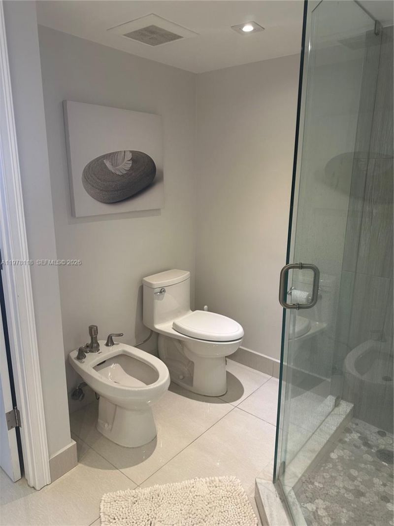 1000 Quayside Ter , Unit 905, Miami, FL 33138 Photo