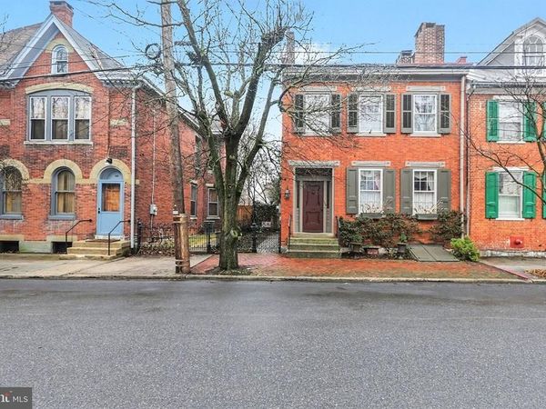 136 W POMFRET STREET, CARLISLE, PA 17013