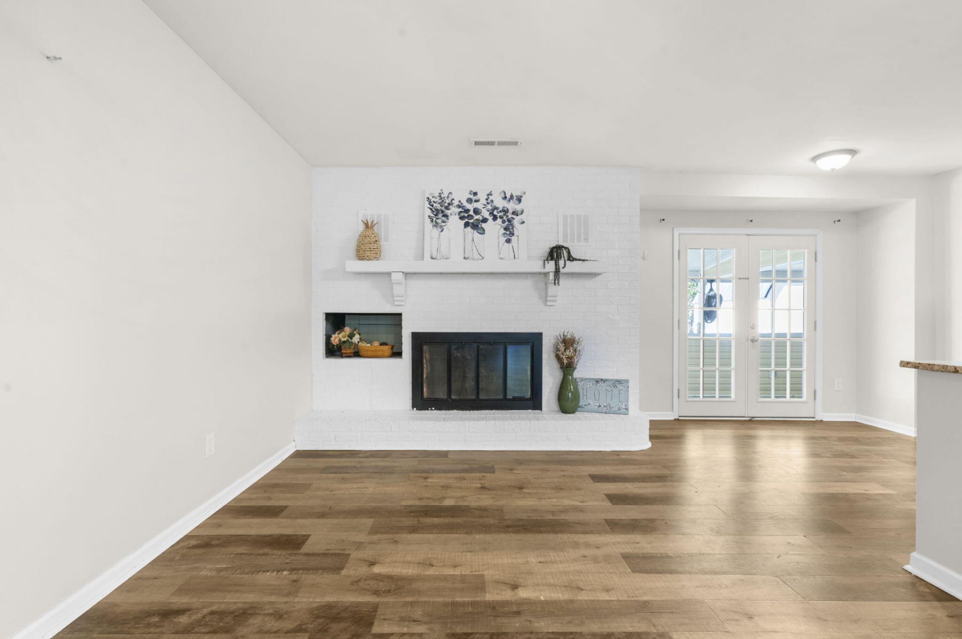 300 Logan Drive Photo 16