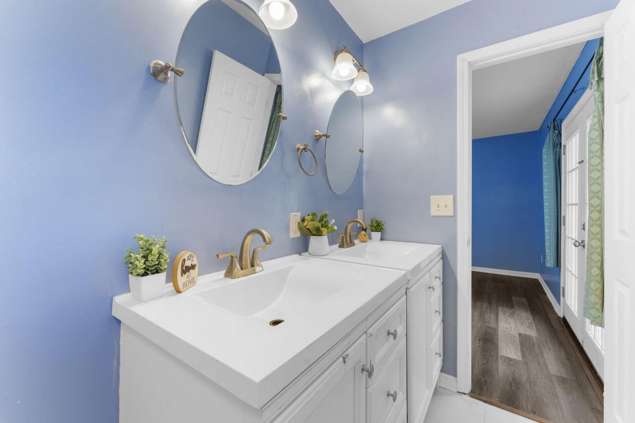 300 Logan Drive Photo 16