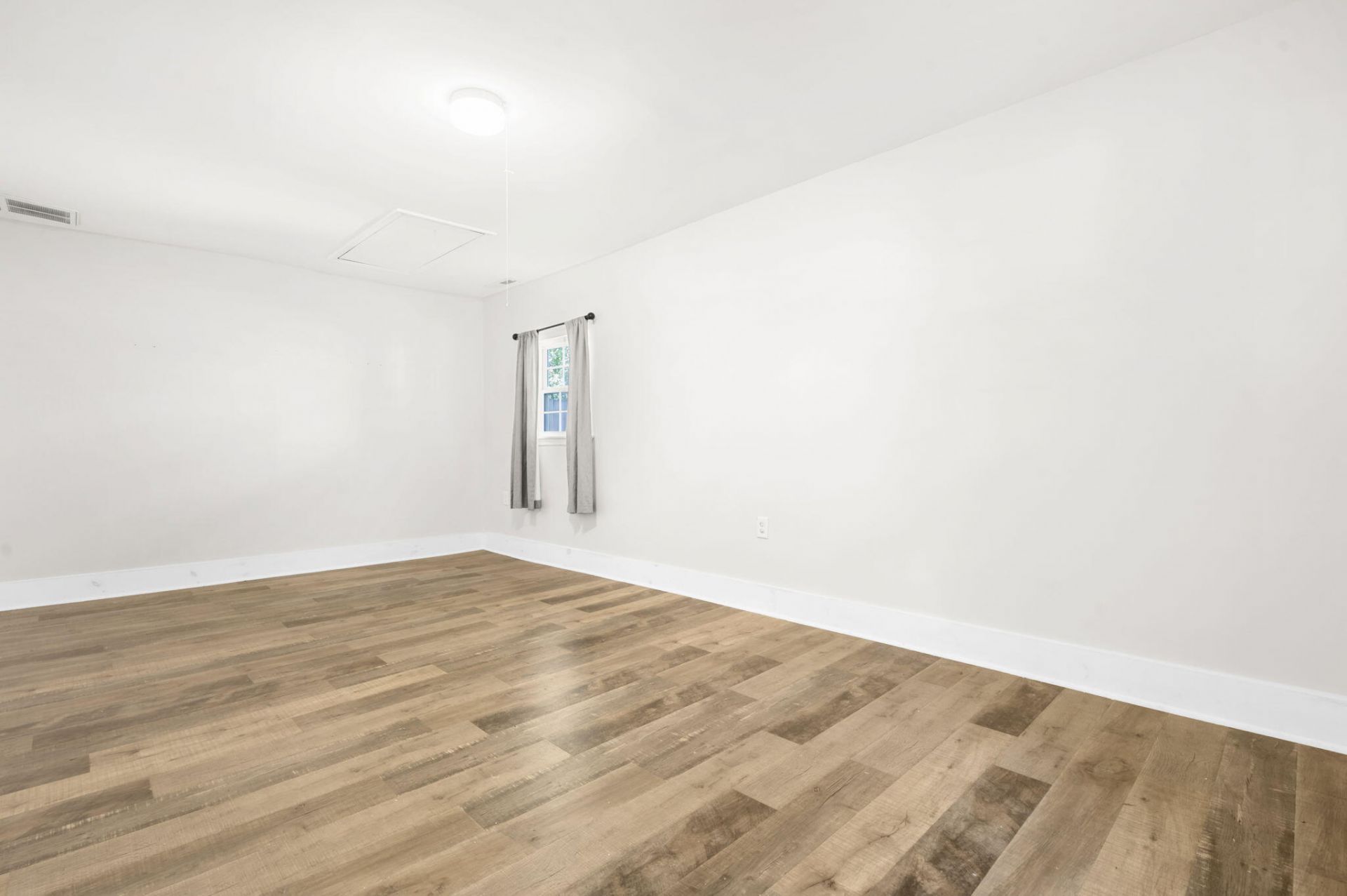 300 Logan Drive Photo 19