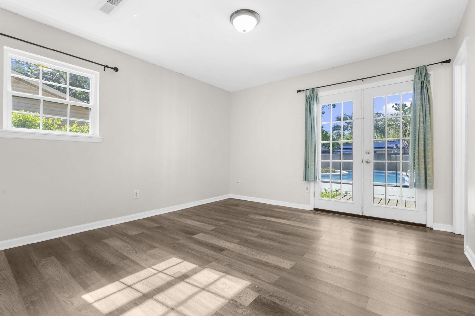 300 Logan Drive Photo 22