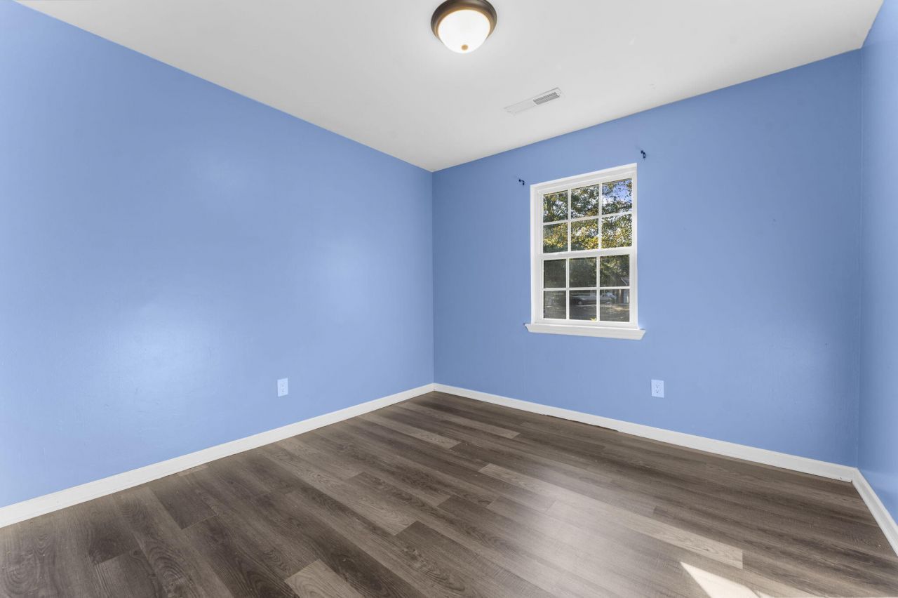 300 Logan Drive Photo 24