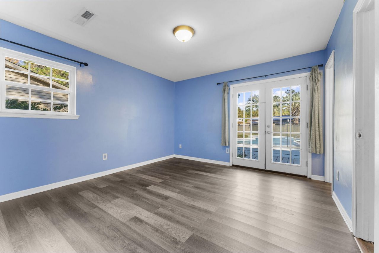 300 Logan Drive Photo 26