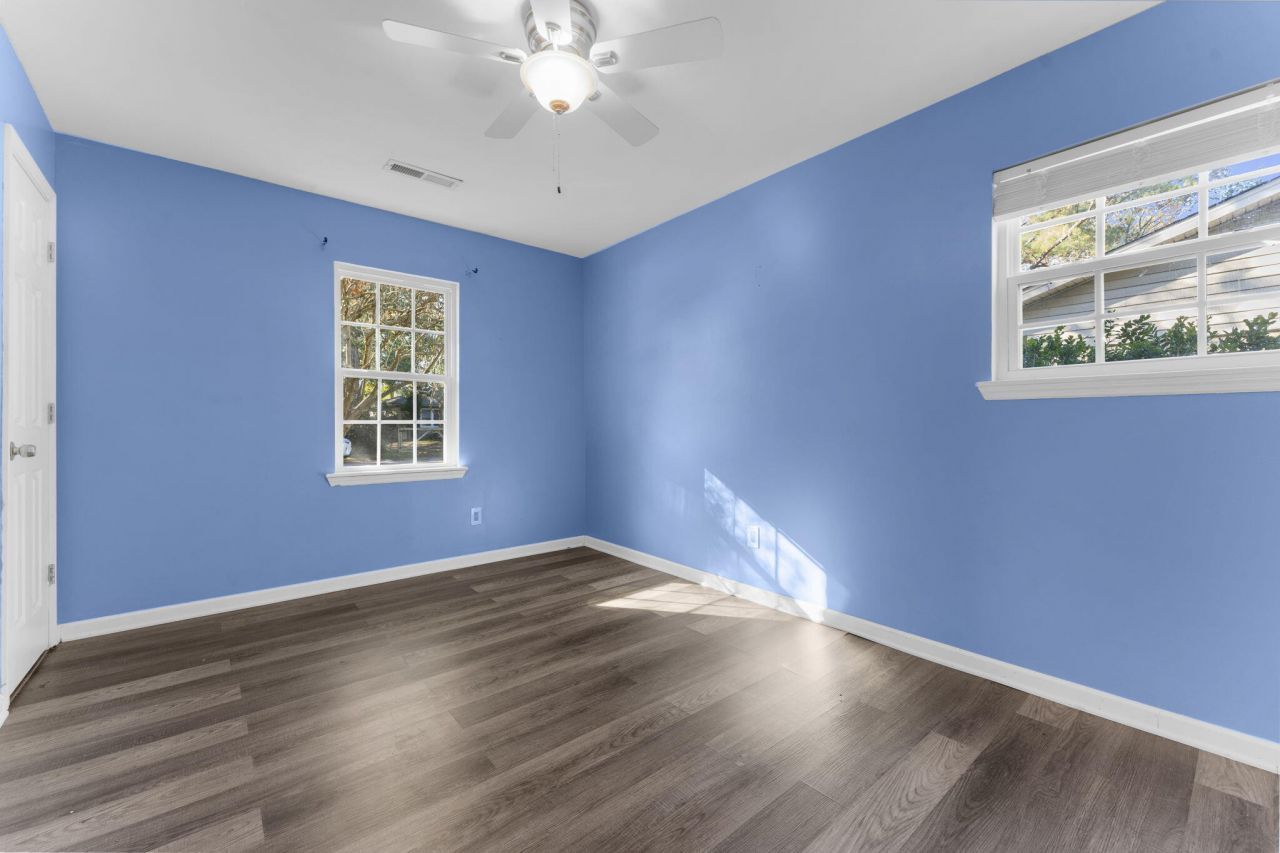 300 Logan Drive Photo 29