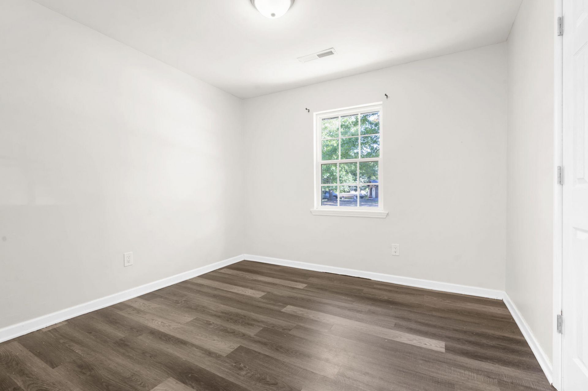 300 Logan Drive Photo 32