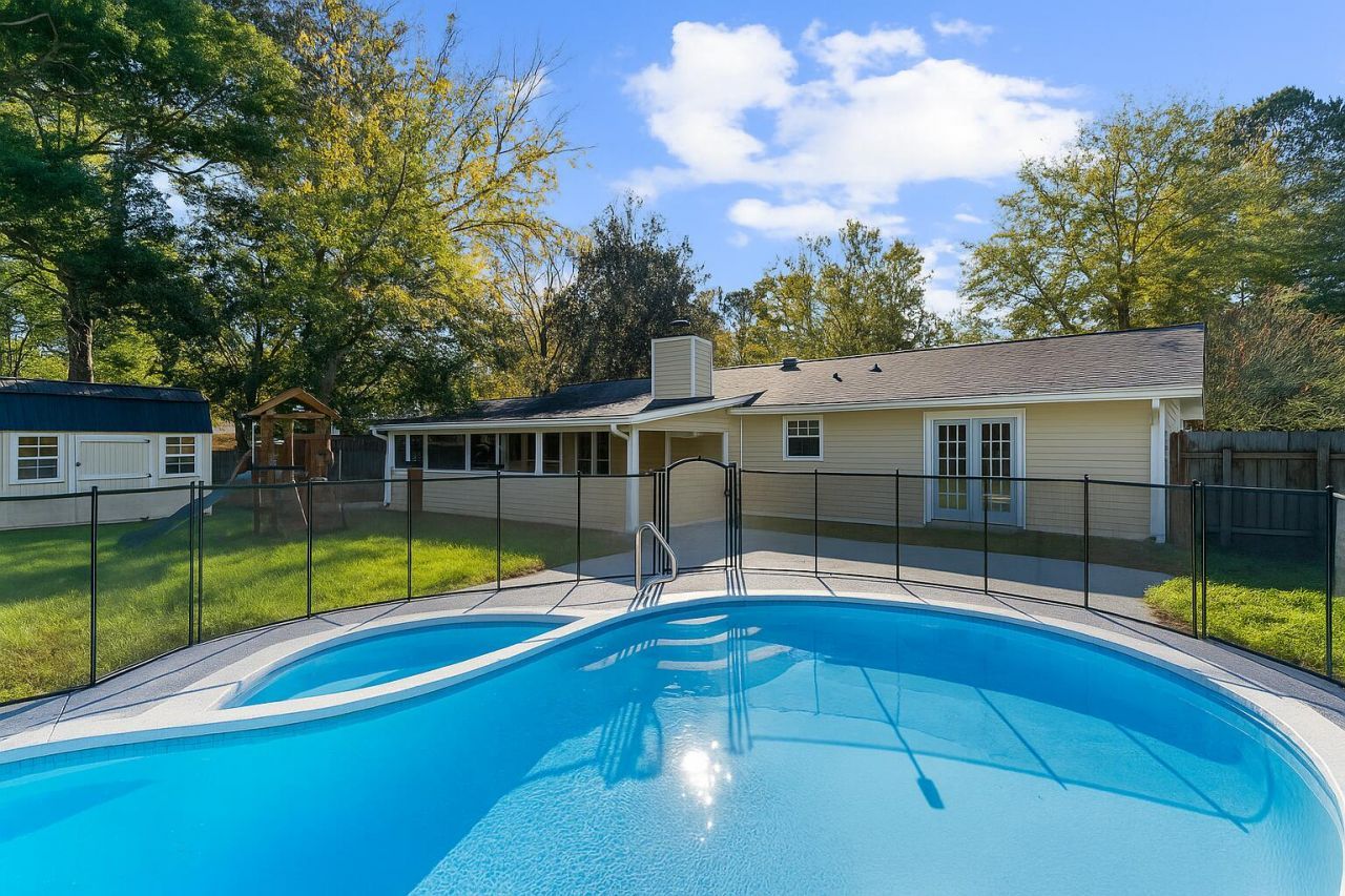 300 Logan Drive Photo 38