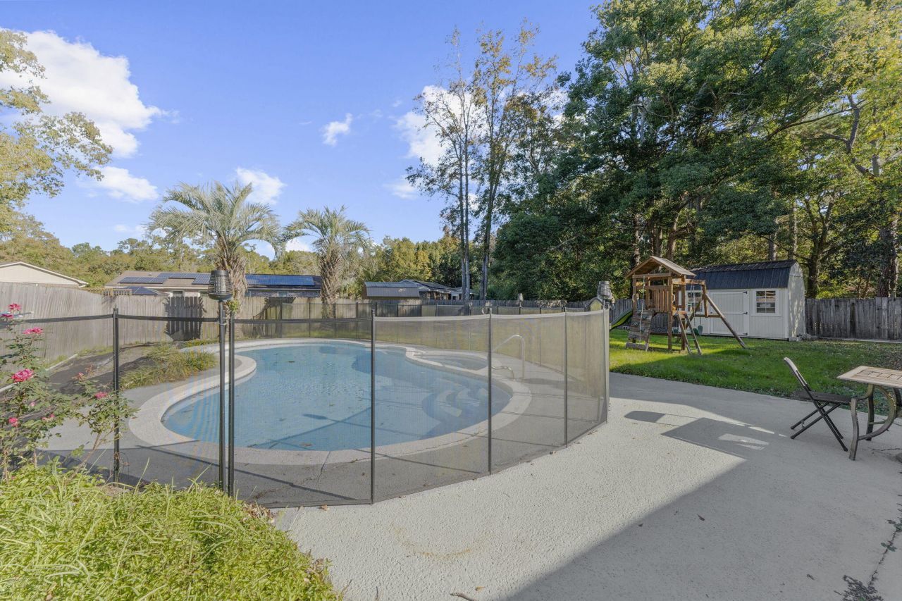 300 Logan Drive Photo 38