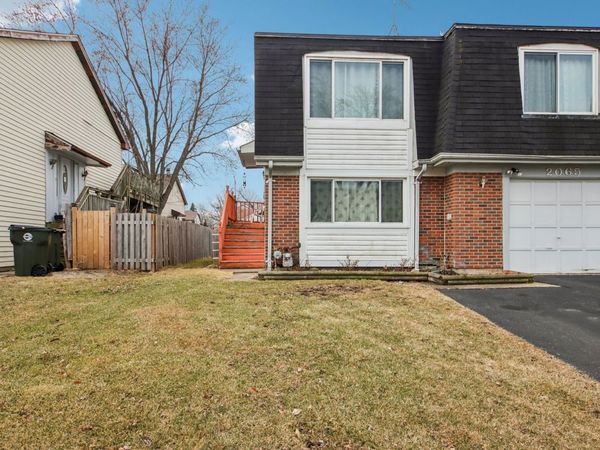 2065 Millpond Lane , Hanover Park, IL 60133