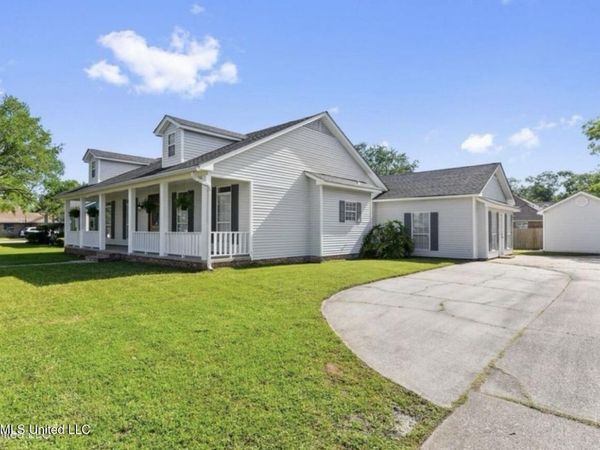 1302 Roswell Street, Pascagoula, MS 39581