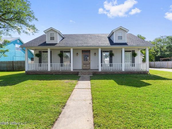 1302 Roswell Street, Pascagoula, MS 39581