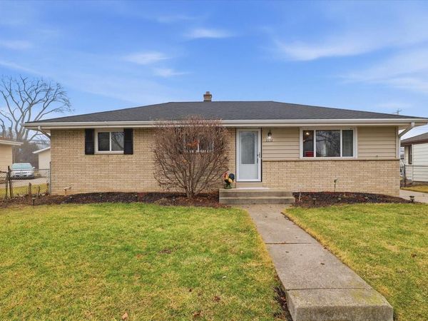 2232 W Carrington AVENUE, Oak Creek, WI 53154