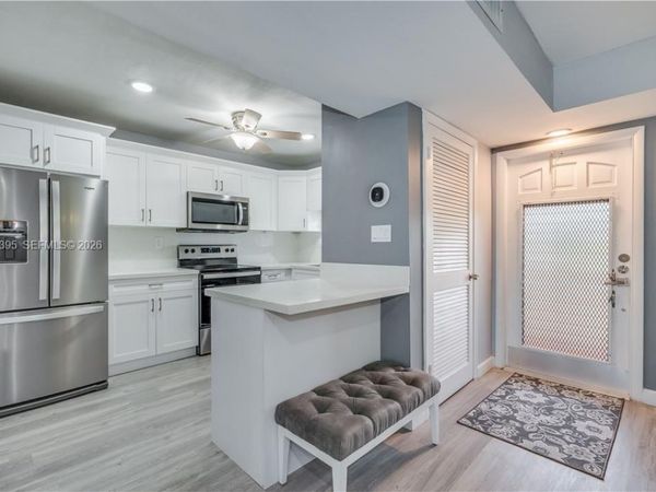 681 S Hollybrook Dr, Unit 305, Pembroke Pines, FL 33025