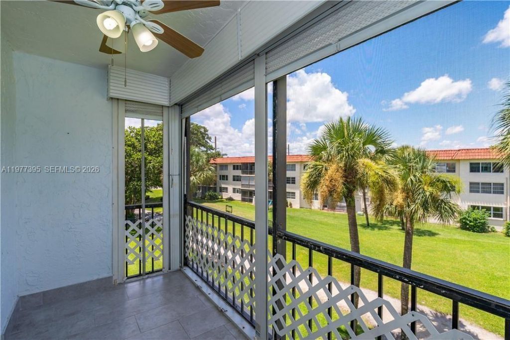681 S Hollybrook Dr , Unit 305, Pembroke Pines, FL 33025 Photo