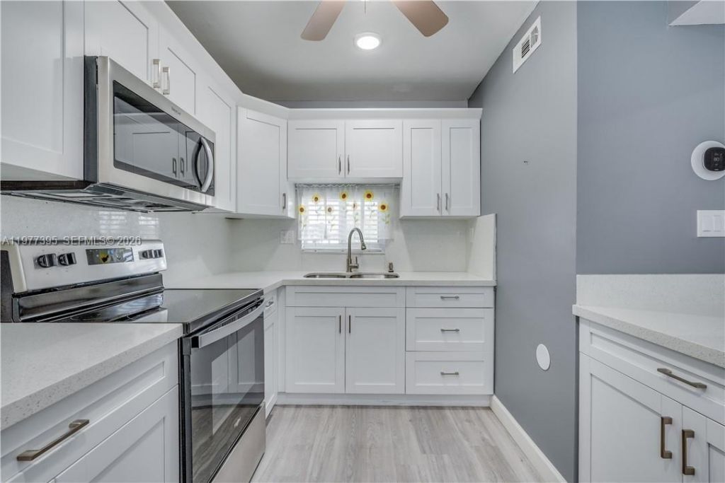 681 S Hollybrook Dr , Unit 305, Pembroke Pines, FL 33025 Photo