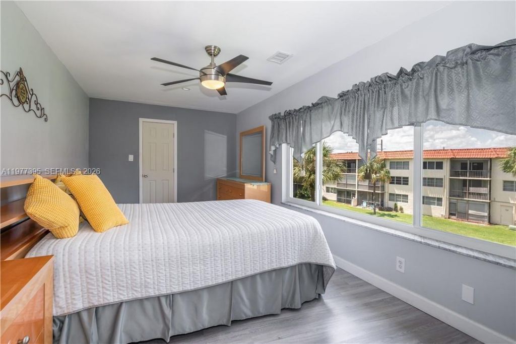 681 S Hollybrook Dr , Unit 305, Pembroke Pines, FL 33025 Photo