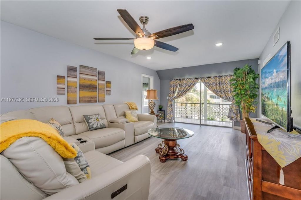 681 S Hollybrook Dr , Unit 305, Pembroke Pines, FL 33025 Photo