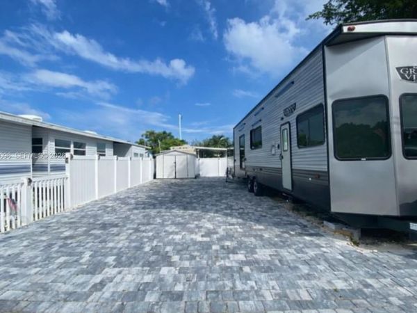 325 Calusa St , Key Largo, FL 33037