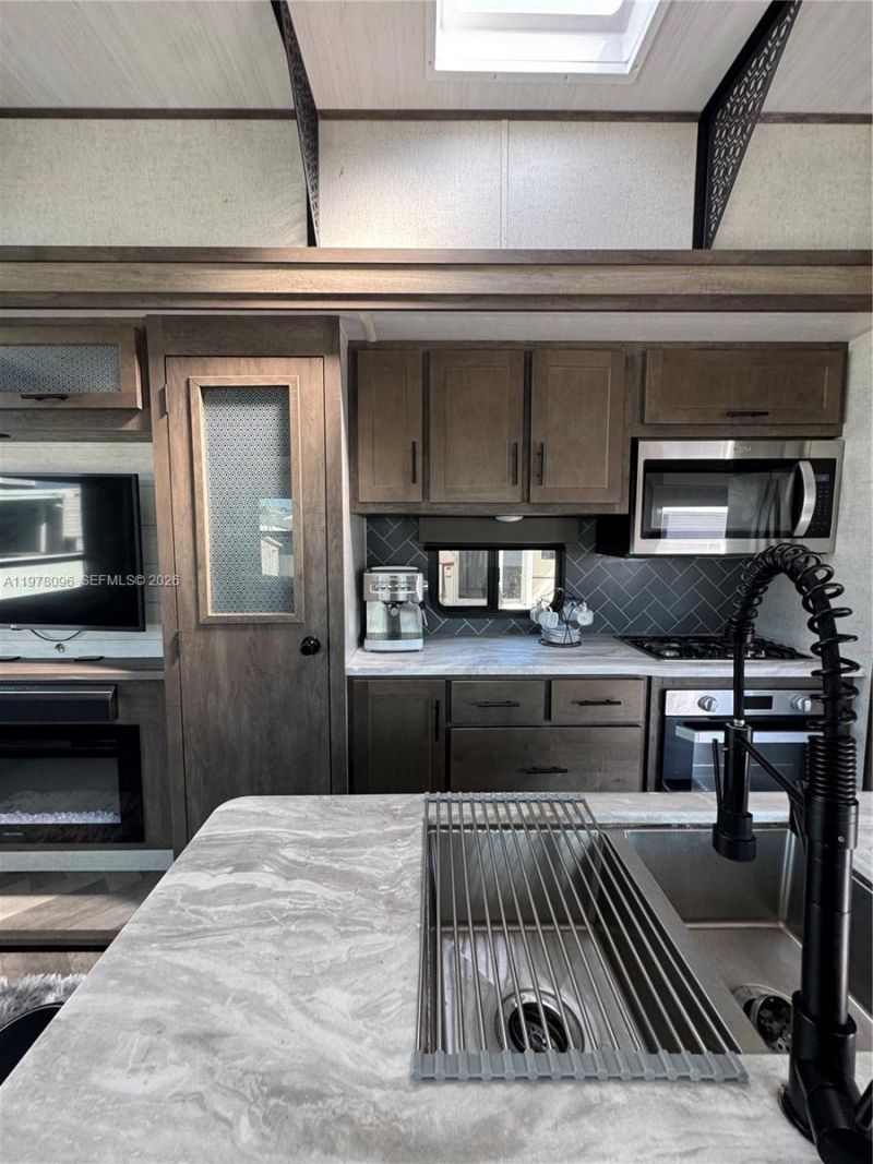 325 Calusa St , Key Largo, FL 33037 Photo