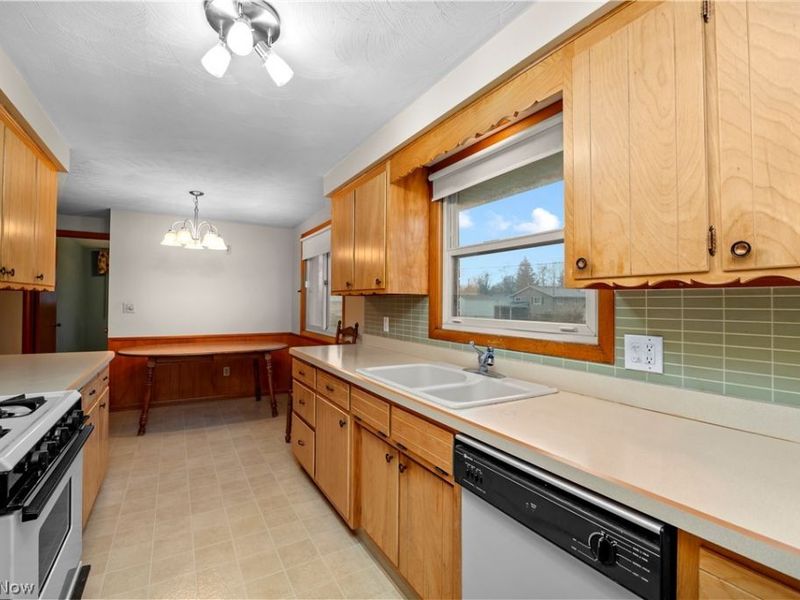 1820 W 36th Street, Lorain, OH 44053 Photo 10