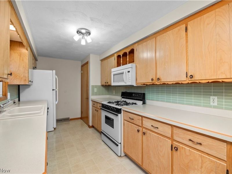 1820 W 36th Street, Lorain, OH 44053 Photo 12