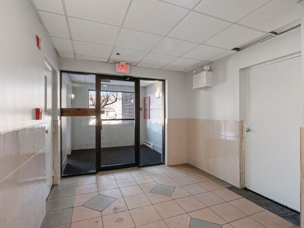 64 Foster St, Unit 403, Peabody, MA 01960