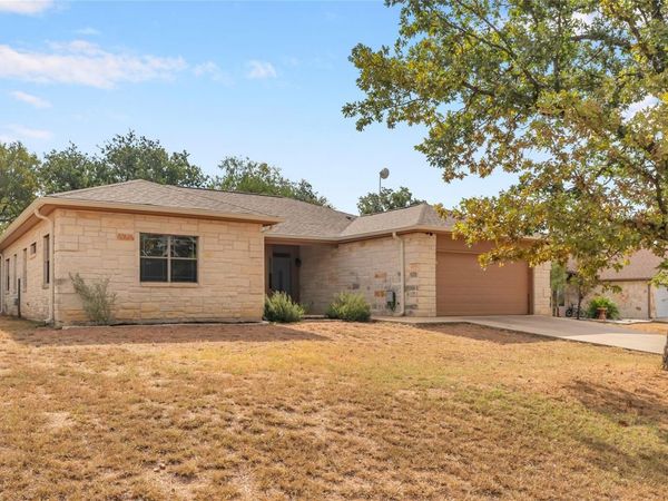 122 Eagle Point DR, Kingsland, TX 78639