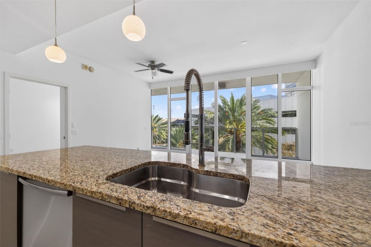 175 1st Street S, Unit 404, Saint Petersburg, FL 33701 Photo