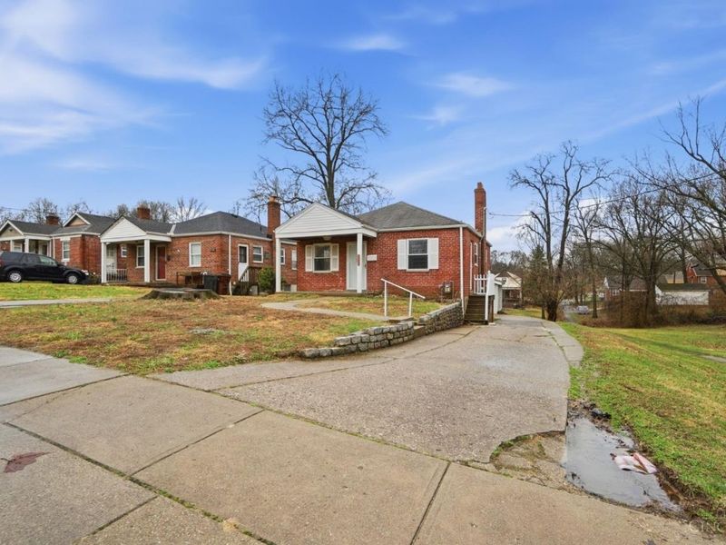 3935 Carrie Avenue, Cheviot, OH 45211 Photo 3