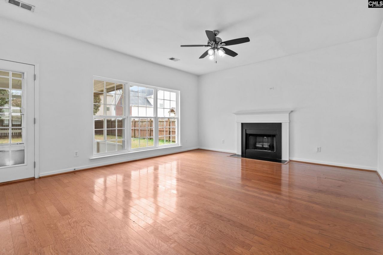 535 Batty Way Photo 5