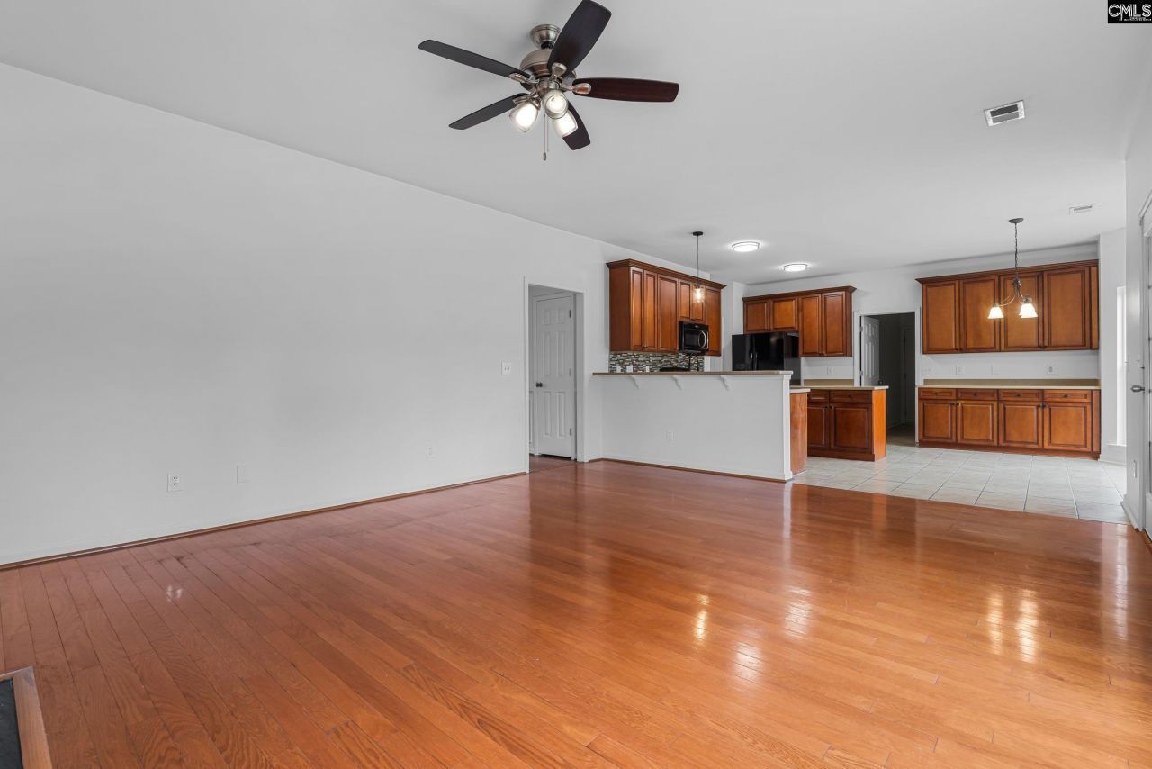 535 Batty Way Photo 6