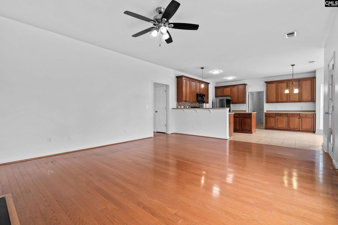 535 Batty Way Photo 7