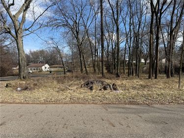 Pershing Avenue NW, Massillon, OH 44646