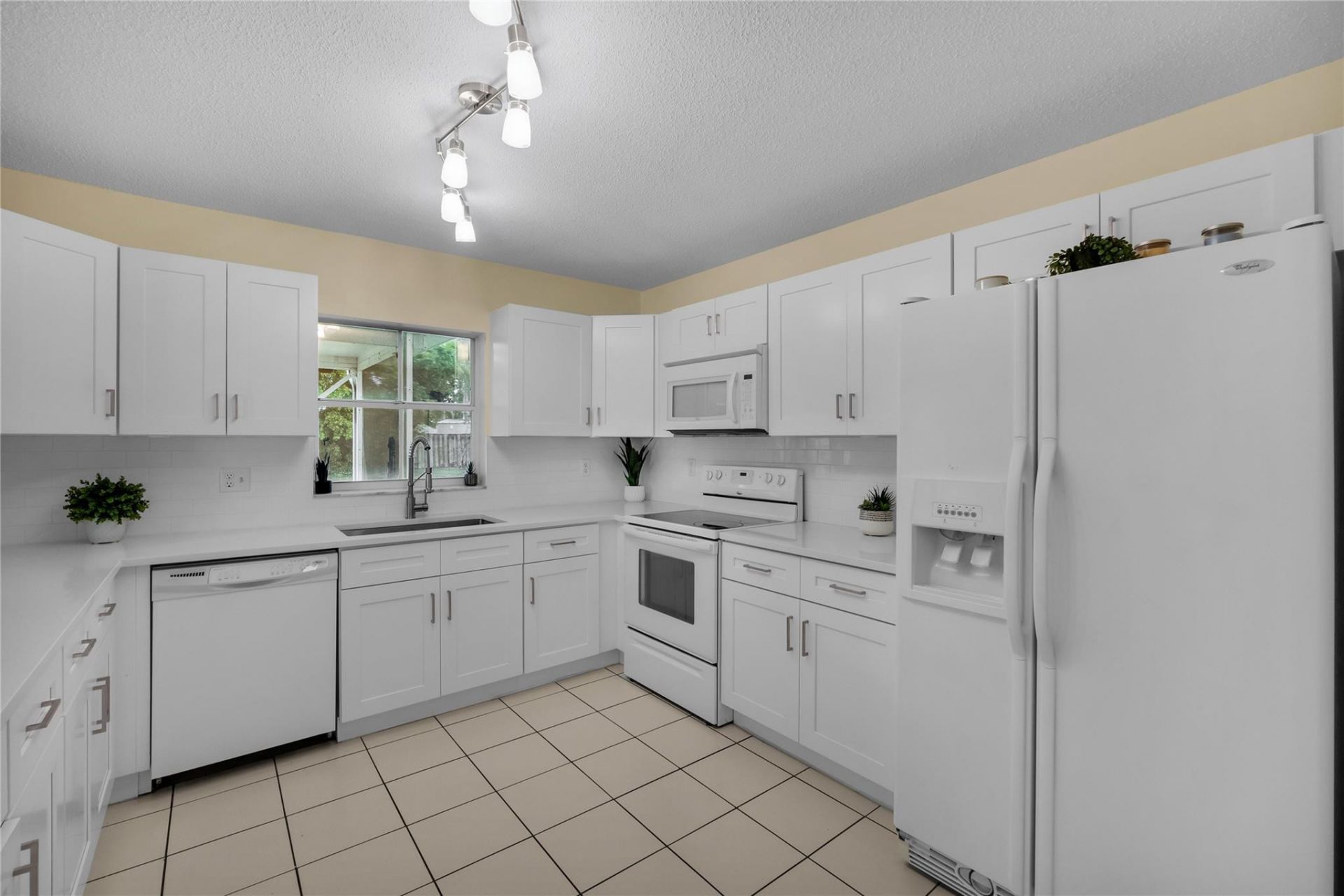 5227 NW 96th Avenue, Sunrise, FL 33351 Photo