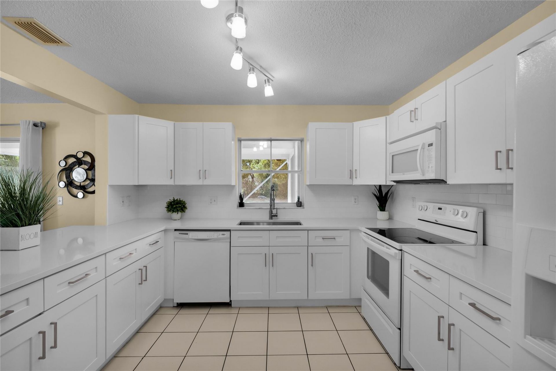 5227 NW 96th Avenue, Sunrise, FL 33351 Photo