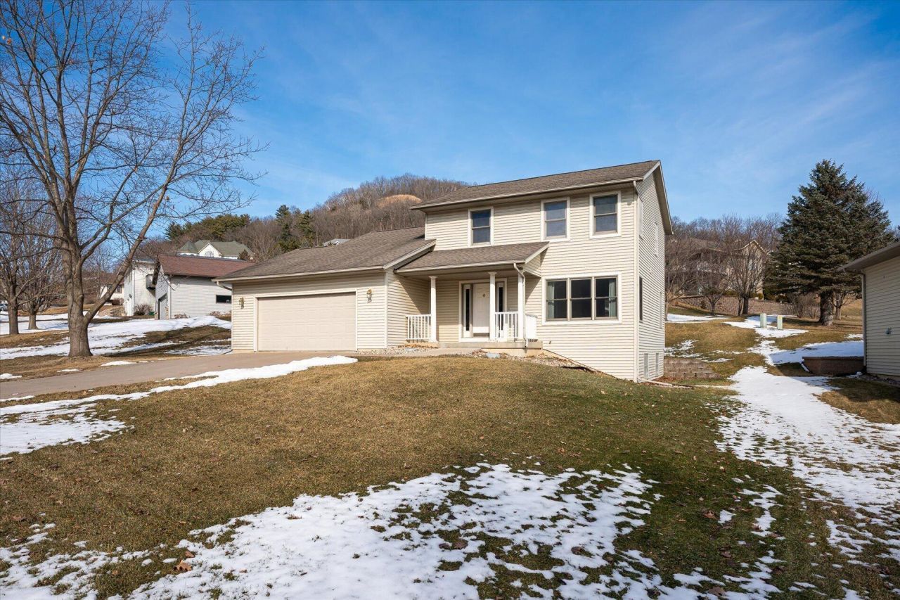 348 Regent Drive, La Crescent, MN 55947 Main Photo