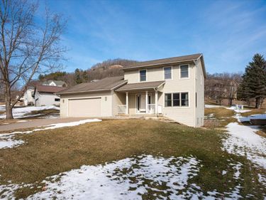 348 Regent Drive, La Crescent, MN 55947