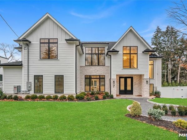 7 Central Avenue, DEMAREST, NJ 07627