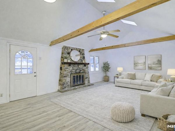 240 Acabonack Road, VERNON, NJ 07422