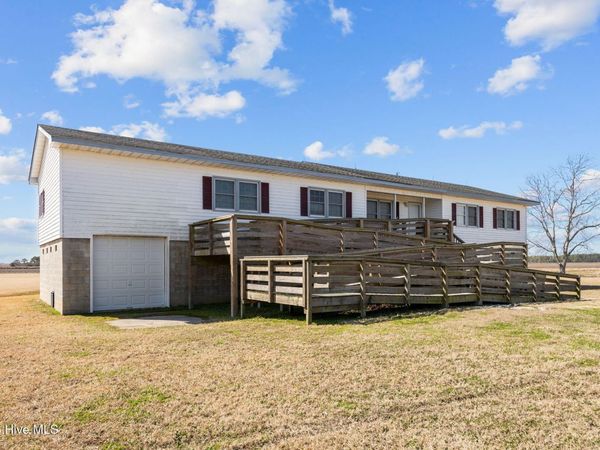 2575 White Plains Road , Engelhard, NC 27824