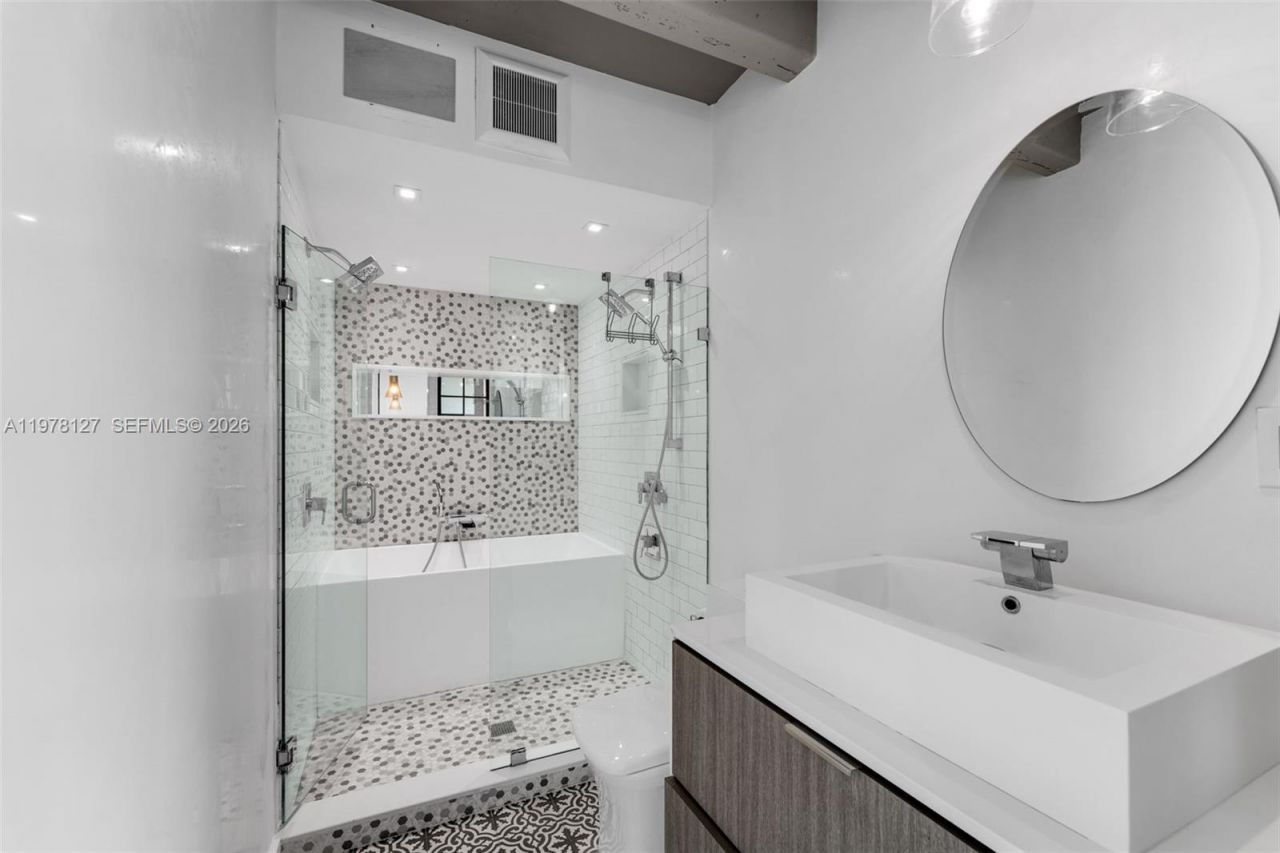 6901 Edgewater Dr , Unit 315, Coral Gables, FL 33133 Photo