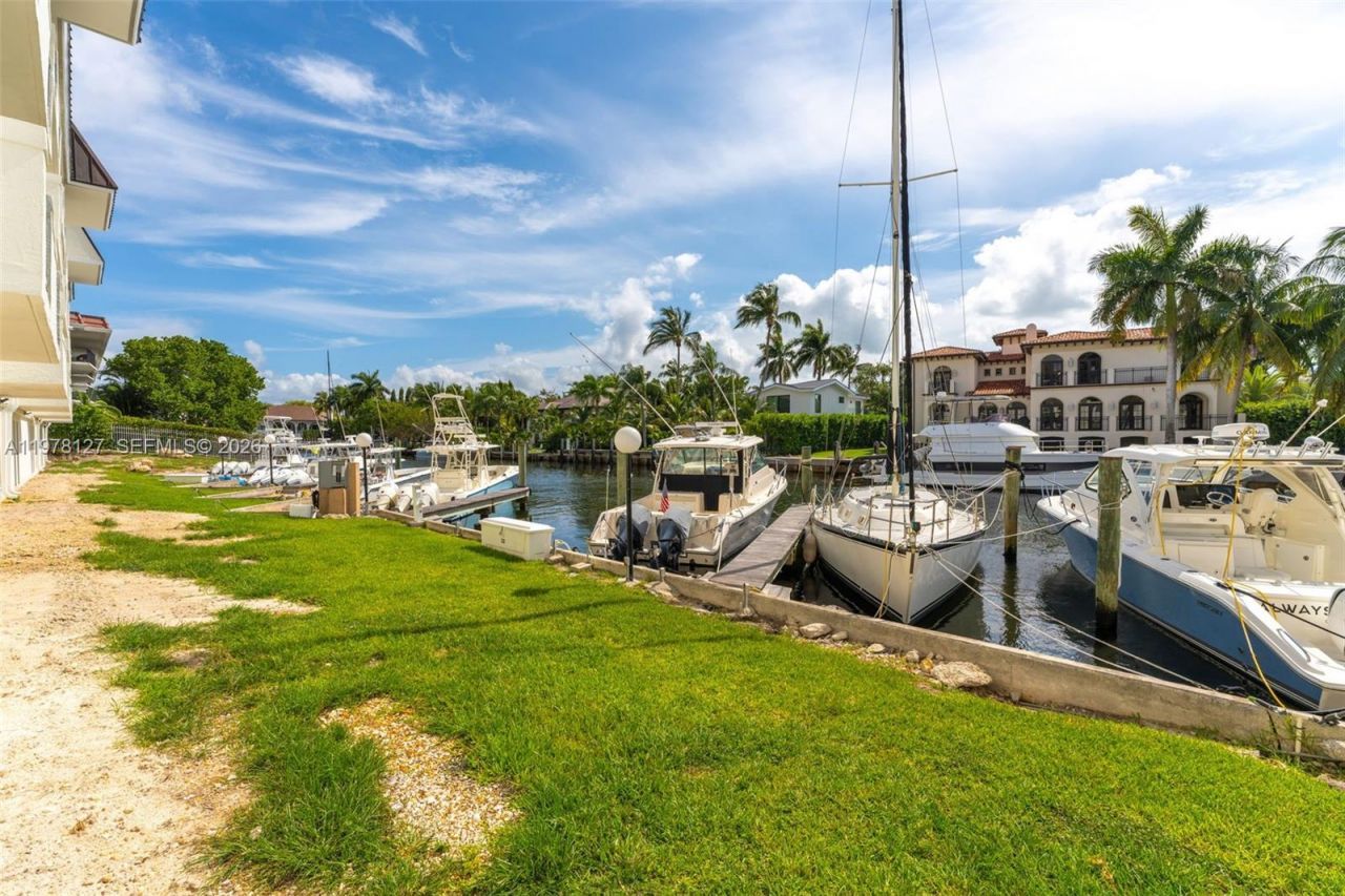 6901 Edgewater Dr , Unit 315, Coral Gables, FL 33133 Photo